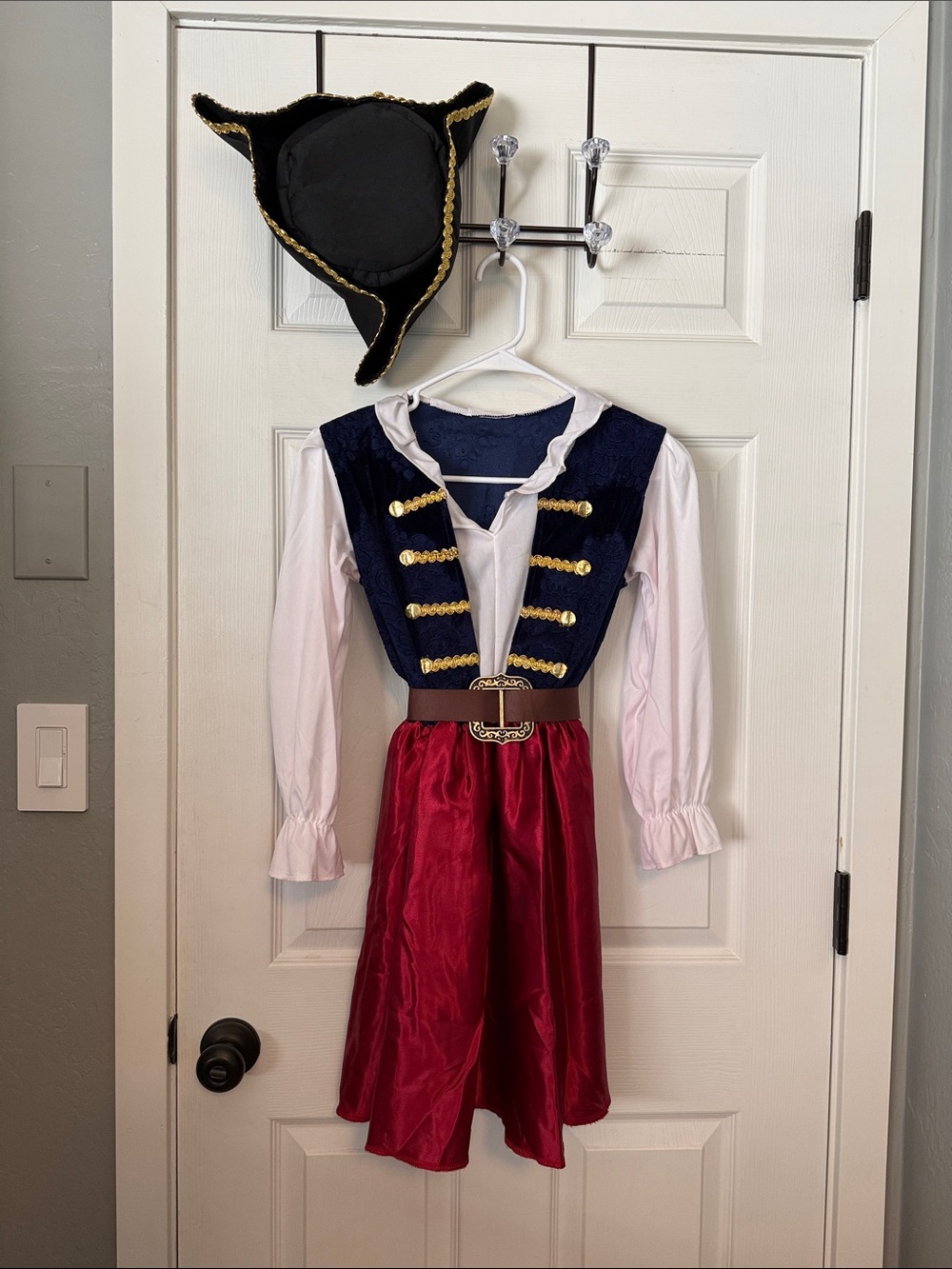 Pirate costume for girl, size child large